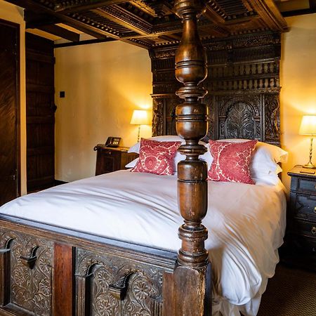 The Crown Inn Chiddingfold Eksteriør bilde