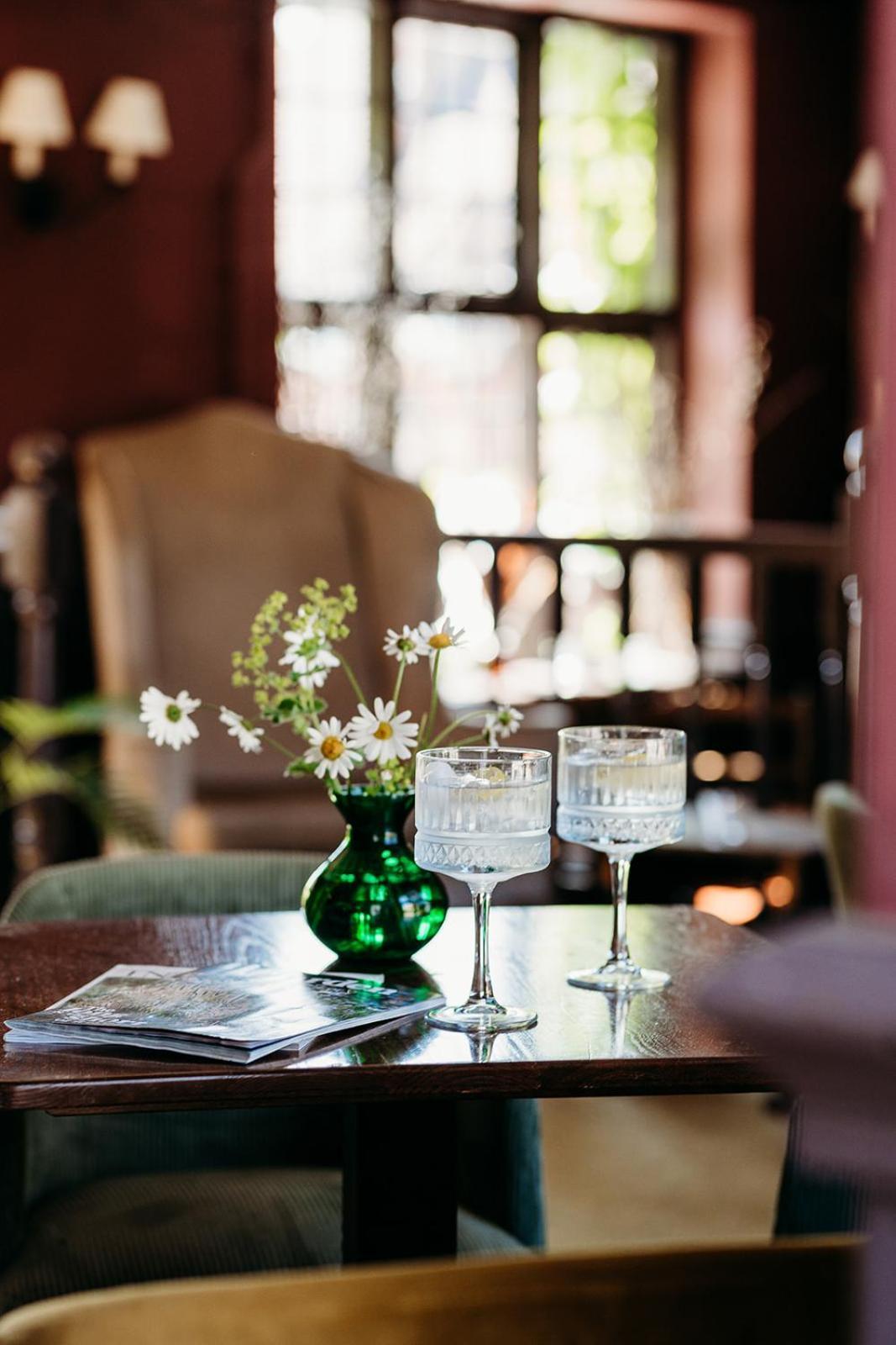 The Crown Inn Chiddingfold Eksteriør bilde