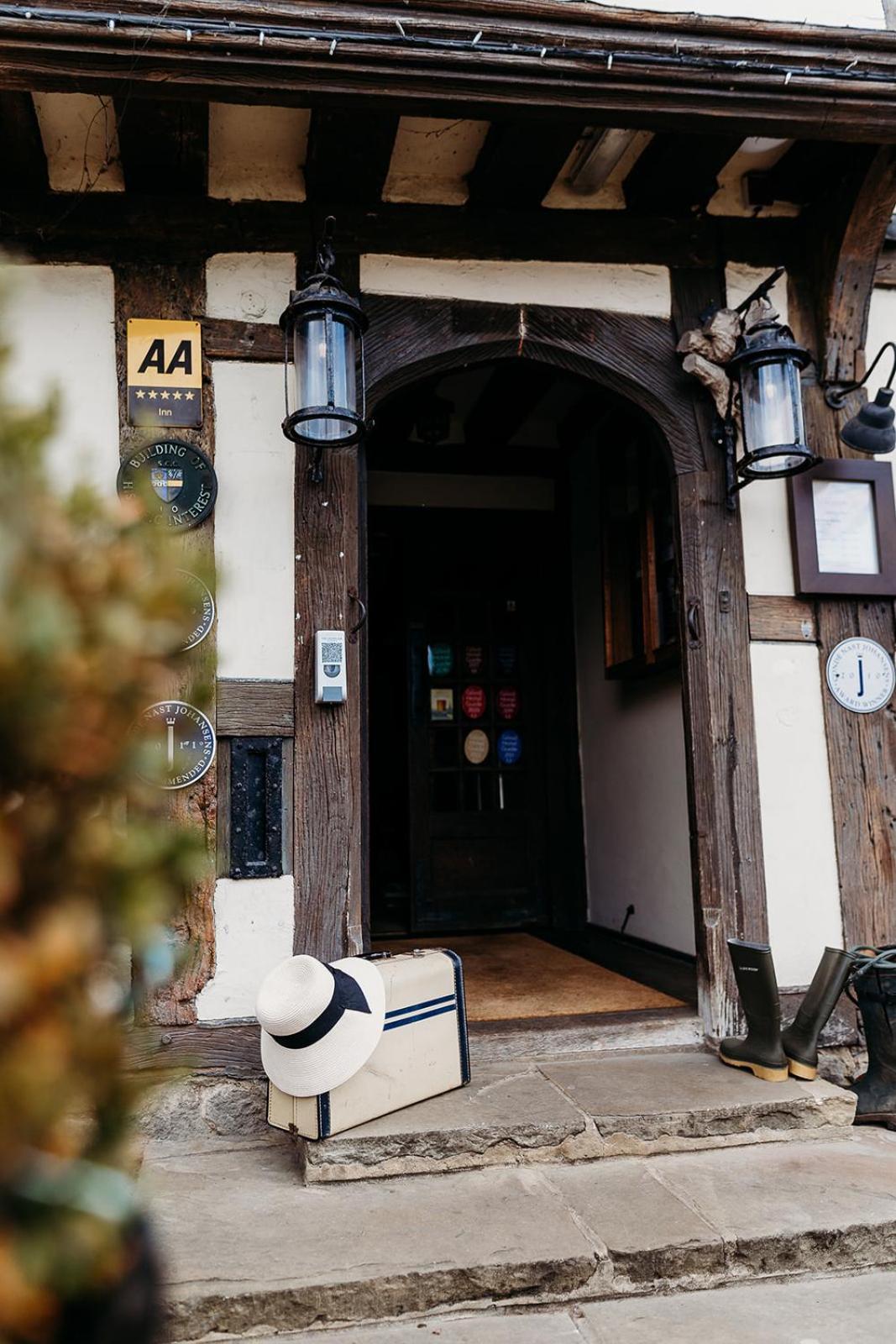 The Crown Inn Chiddingfold Eksteriør bilde