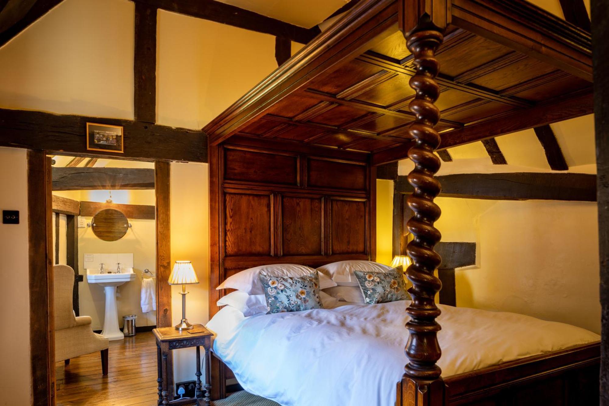 The Crown Inn Chiddingfold Eksteriør bilde