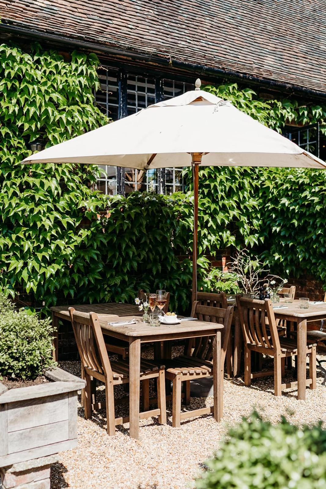 The Crown Inn Chiddingfold Eksteriør bilde